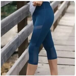 Zyia Active Corsair Brilliant Mesh High Rise Crop Capri Leggings
